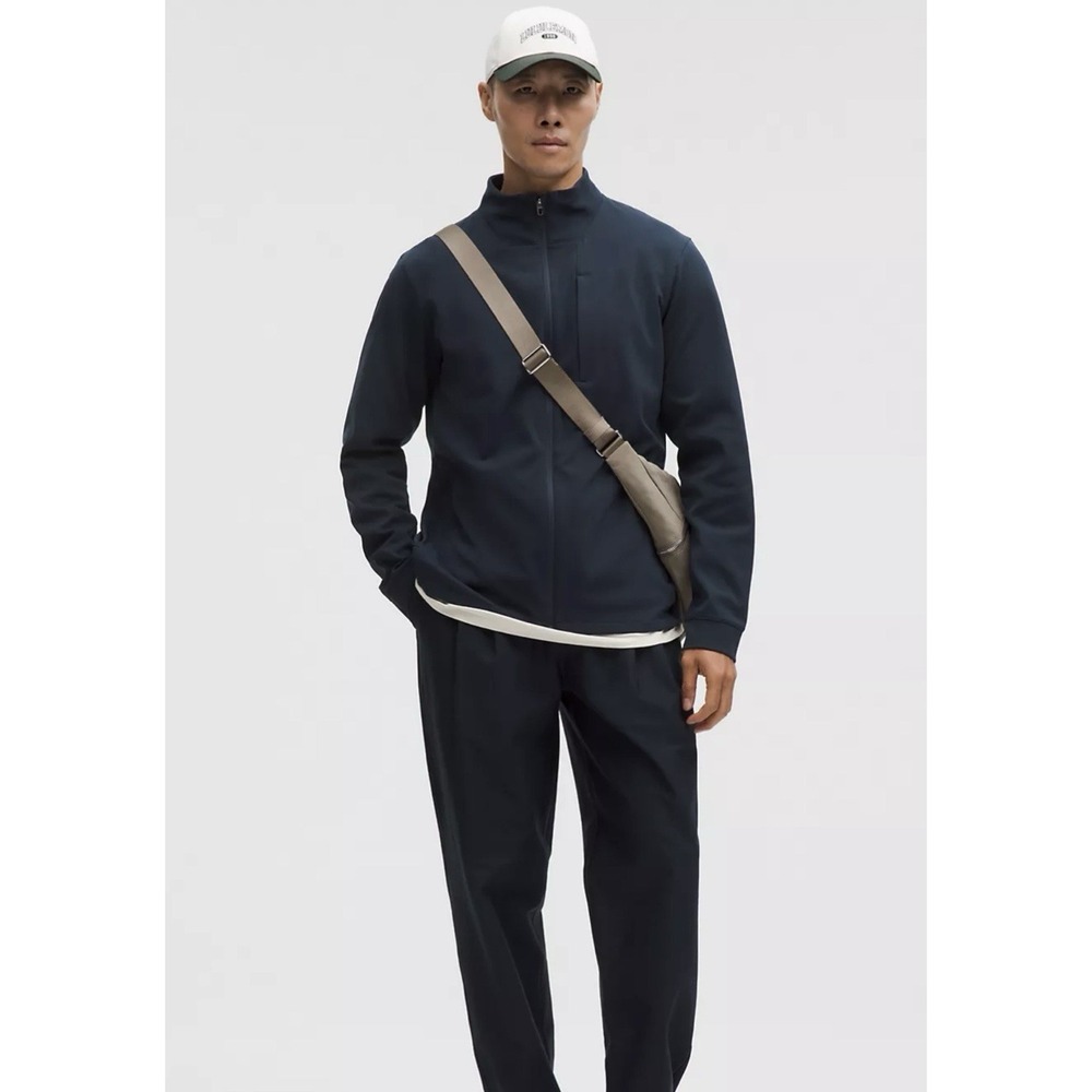 Lululemon Sojourn Jacket Men's Sz M Navy Blue Full‎ Zip Flaw: Slight Fading Back